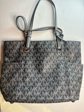Michael Kors Jet Set Signature Logo Tote Bag